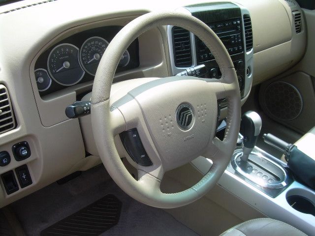 2005 Mercury Mariner 4DR SDN S AT