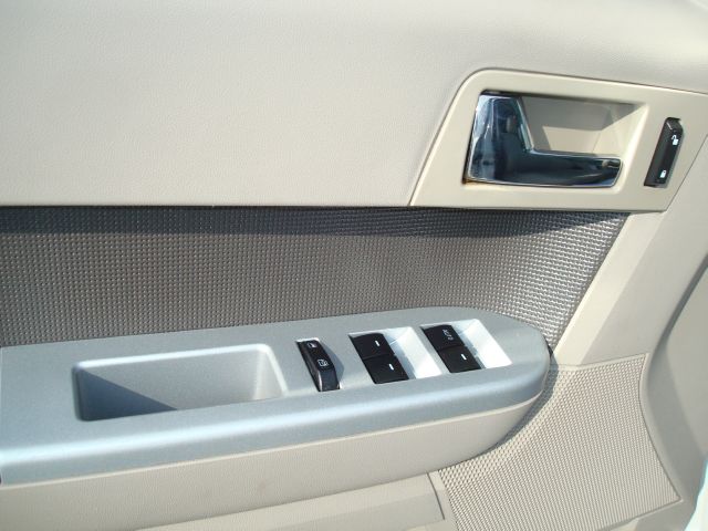 2010 Mercury Mariner XLE AWD Van