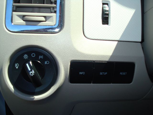 2010 Mercury Mariner XLE AWD Van