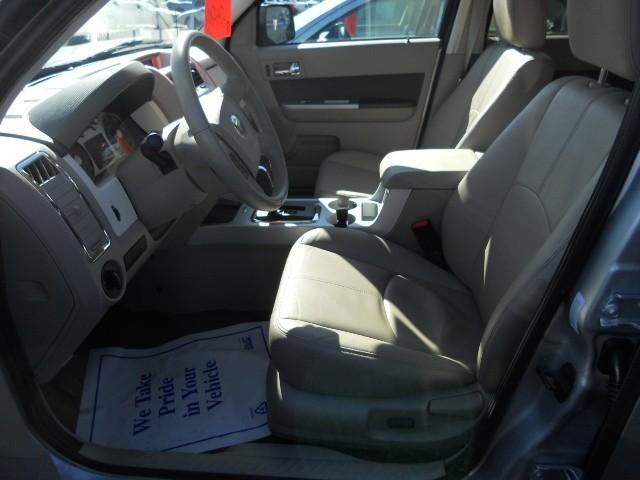 2010 Mercury Mariner CE FWD 7-passenger