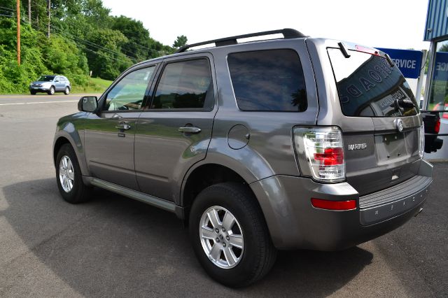 2011 Mercury Mariner 5dr 7-pass Van LE AWD (SE)