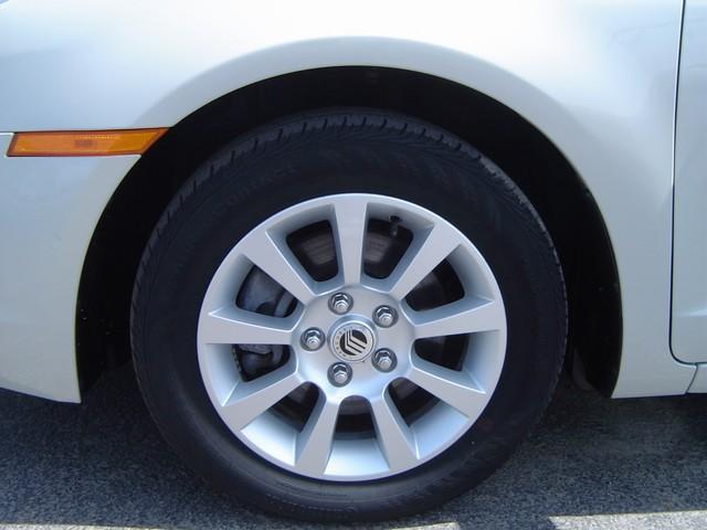 2008 Mercury Milan Laranie