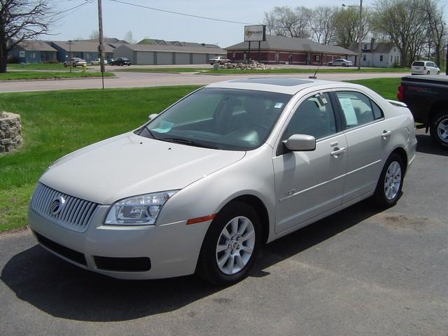 2008 Mercury Milan Laranie