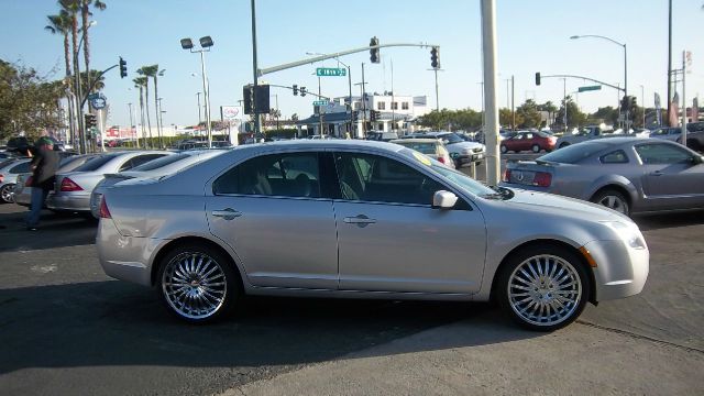 2010 Mercury Milan XLE Van