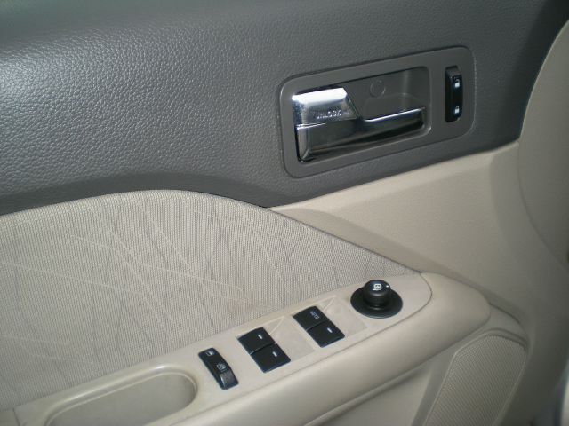 2010 Mercury Milan XLE Van