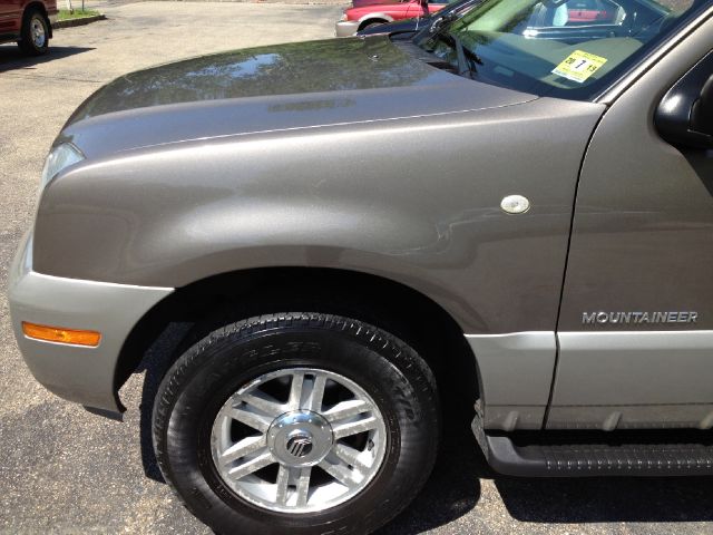 2002 Mercury Mountaineer EX - DUAL Power Doors