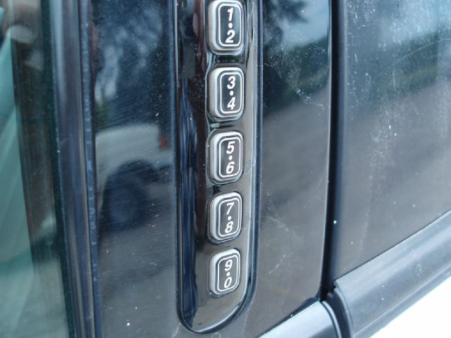 2002 Mercury Mountaineer EX - DUAL Power Doors