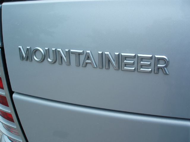 2002 Mercury Mountaineer EX - DUAL Power Doors