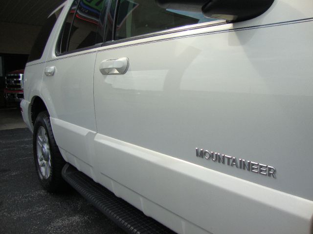 2002 Mercury Mountaineer EX - DUAL Power Doors