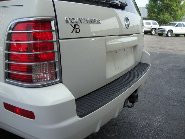 2002 Mercury Mountaineer EX - DUAL Power Doors