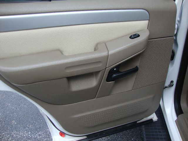 2002 Mercury Mountaineer EX - DUAL Power Doors