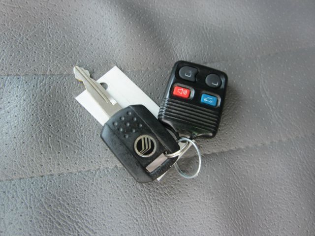 2002 Mercury Mountaineer EX - DUAL Power Doors