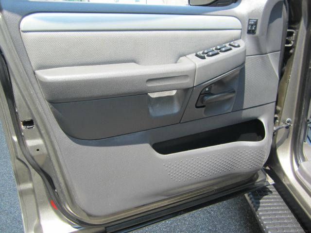 2002 Mercury Mountaineer EX - DUAL Power Doors