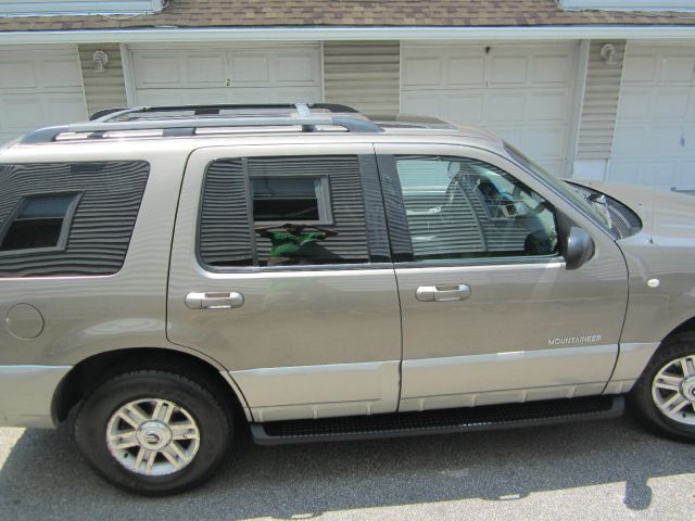2002 Mercury Mountaineer EX - DUAL Power Doors