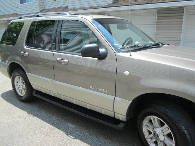 2002 Mercury Mountaineer EX - DUAL Power Doors