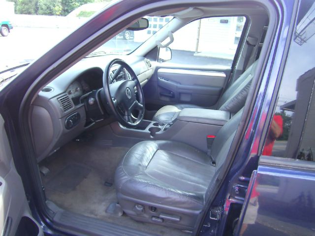 2003 Mercury Mountaineer Touring Signature Sedan 4D