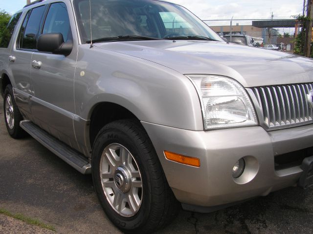 2003 Mercury Mountaineer Touring Signature Sedan 4D