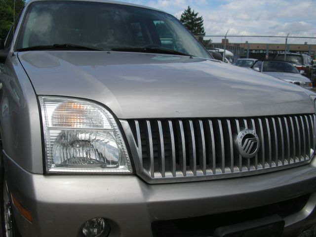 2003 Mercury Mountaineer Touring Signature Sedan 4D