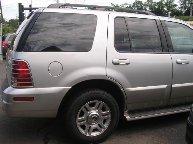 2003 Mercury Mountaineer Touring Signature Sedan 4D