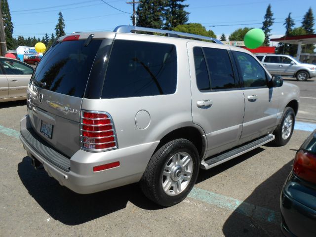 2003 Mercury Mountaineer Touring Signature Sedan 4D