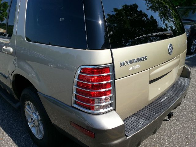 2004 Mercury Mountaineer 4dr Base Van
