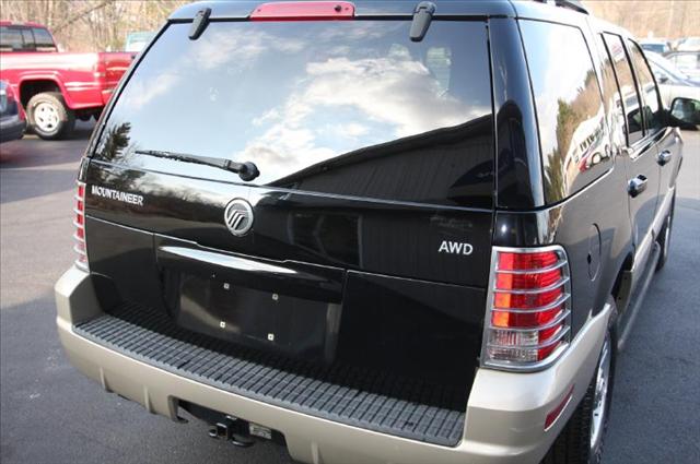 2004 Mercury Mountaineer Lariat Super Crew 4x4