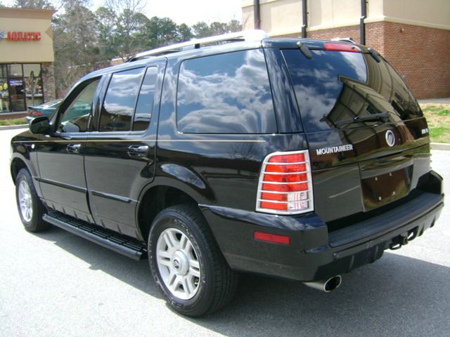 2004 Mercury Mountaineer Touring Signature Sedan 4D
