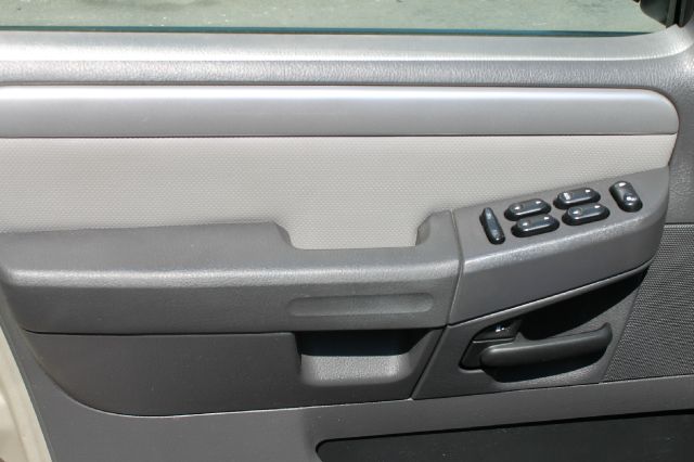 2004 Mercury Mountaineer 2500 HD 4X4