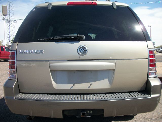 2004 Mercury Mountaineer GL 4D Sedan
