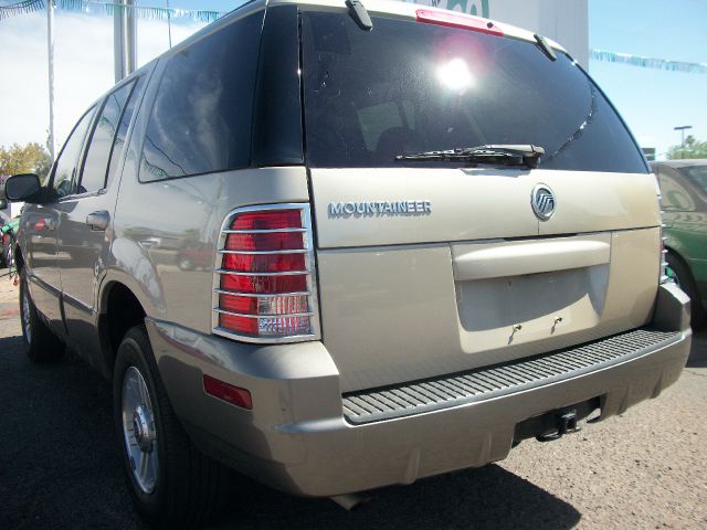2004 Mercury Mountaineer GL 4D Sedan