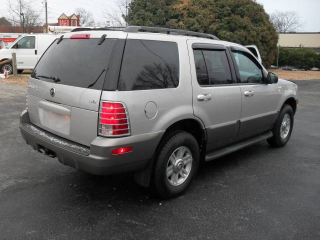 2004 Mercury Mountaineer E300 Sedan