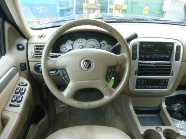 2005 Mercury Mountaineer Touring Signature Sedan 4D