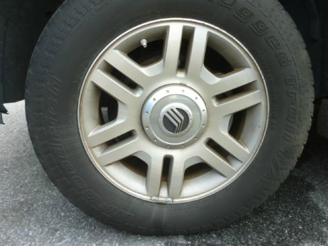 2005 Mercury Mountaineer Touring Signature Sedan 4D