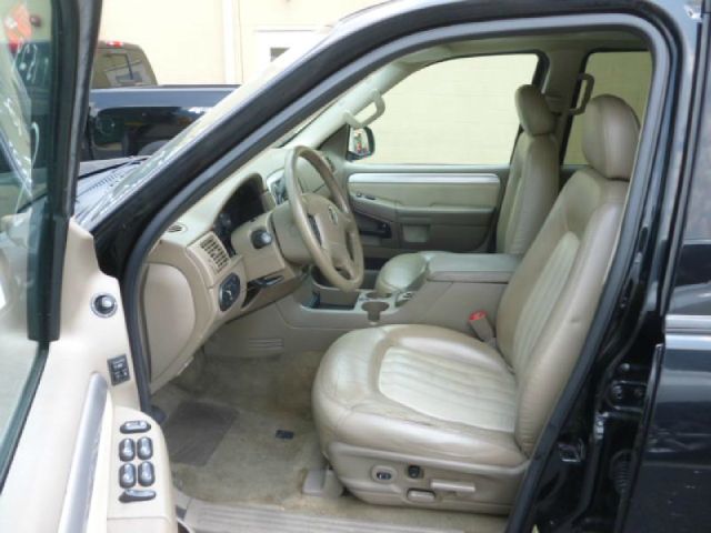 2005 Mercury Mountaineer Touring Signature Sedan 4D