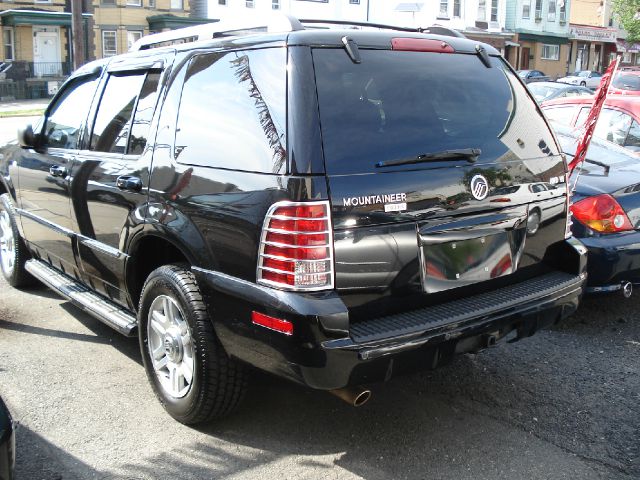 2005 Mercury Mountaineer Lugage Rack