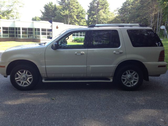 2005 Mercury Mountaineer Touring Signature Sedan 4D