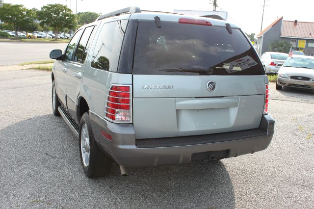 2005 Mercury Mountaineer Sportw/sunroof, ONE Owner