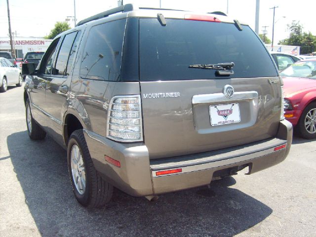 2006 Mercury Mountaineer GL 4D Sedan