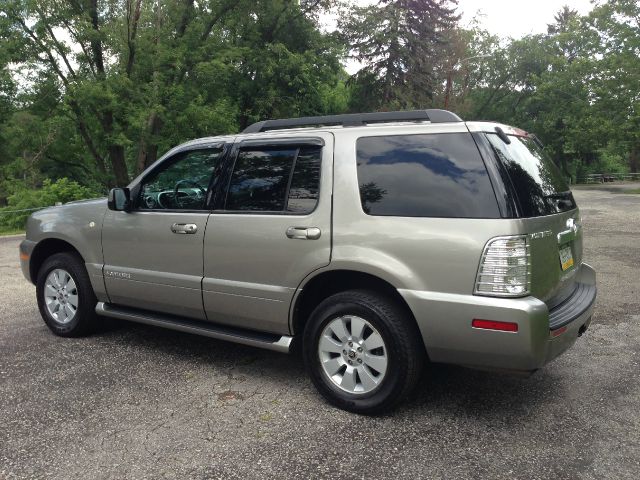 2008 Mercury Mountaineer 4dr Base Van