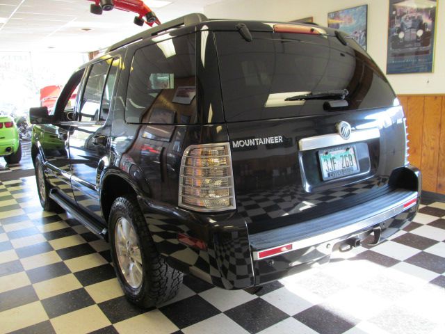 2009 Mercury Mountaineer Typessedan