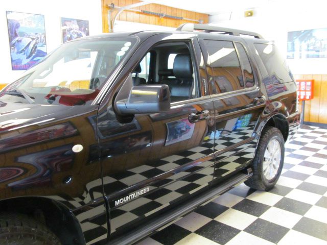 2009 Mercury Mountaineer Typessedan