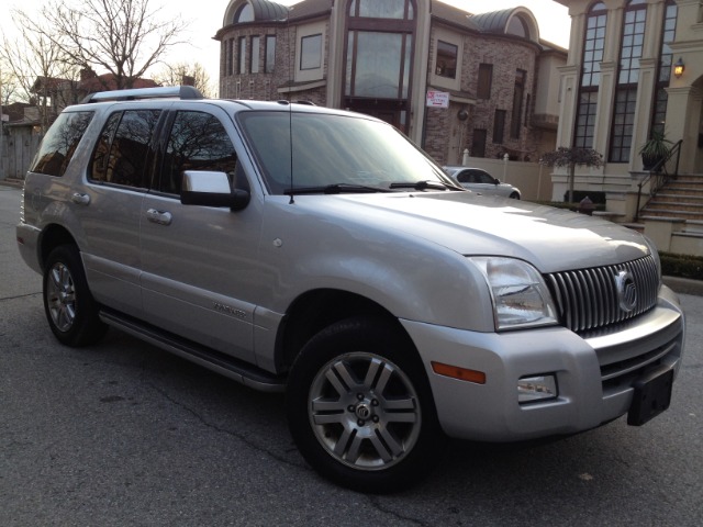 2010 Mercury Mountaineer 2500 HD 4X4