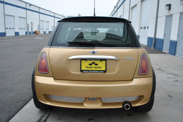 2004 Mini Cooper 2005 Avant Quattro