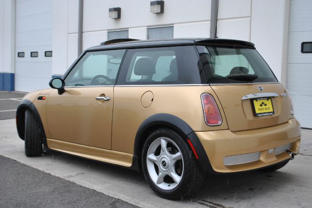 2004 Mini Cooper 2005 Avant Quattro