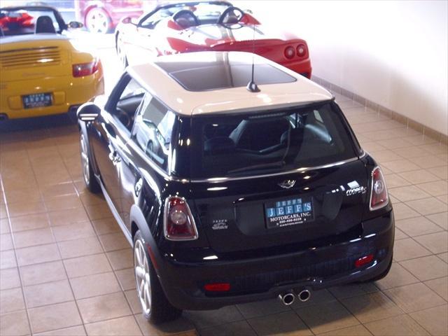 2009 Mini Cooper Premier V8