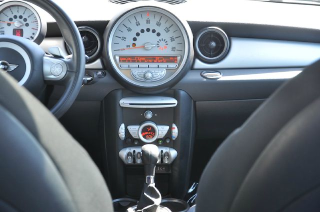 2009 Mini Cooper Base