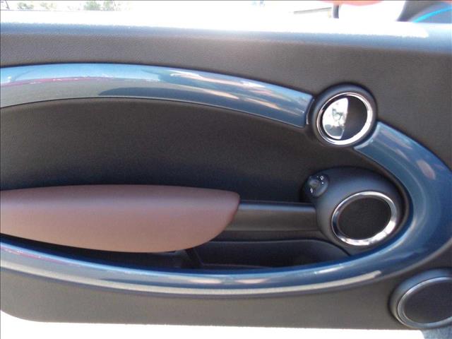 2009 Mini Cooper 4dr Sdn I4 Auto EX Sedan