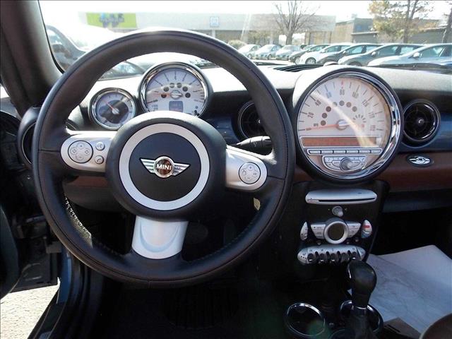 2009 Mini Cooper 4dr Sdn I4 Auto EX Sedan