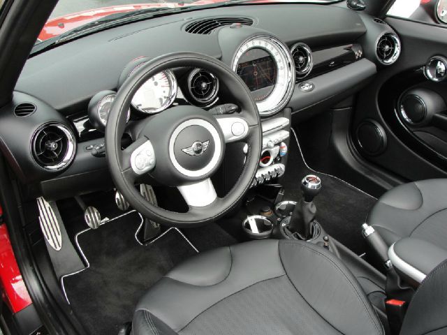 2010 Mini Cooper 4dr Luxury AWD