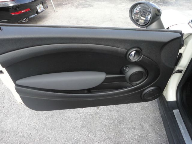 2010 Mini Cooper Base